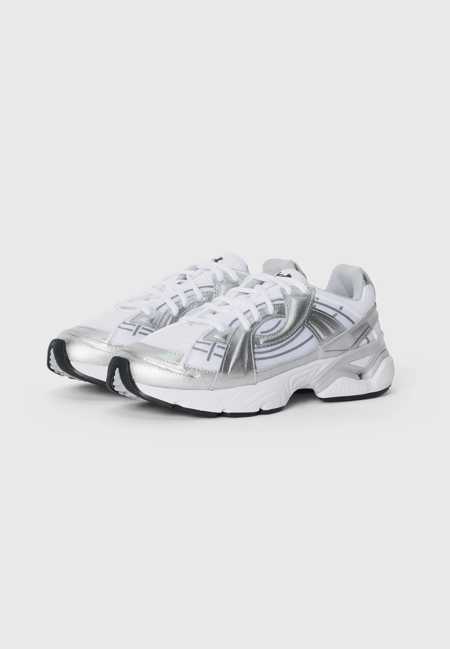 UNDER SOLA SNEAKERS