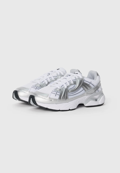 UNDER SOLA SNEAKERS