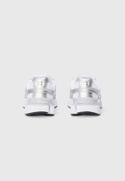 UNDER SOLA SNEAKERS
