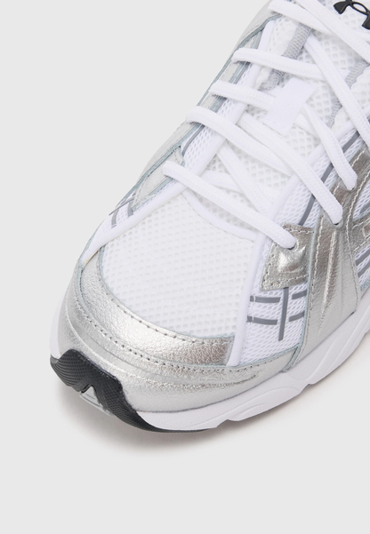 UNDER SOLA SNEAKERS