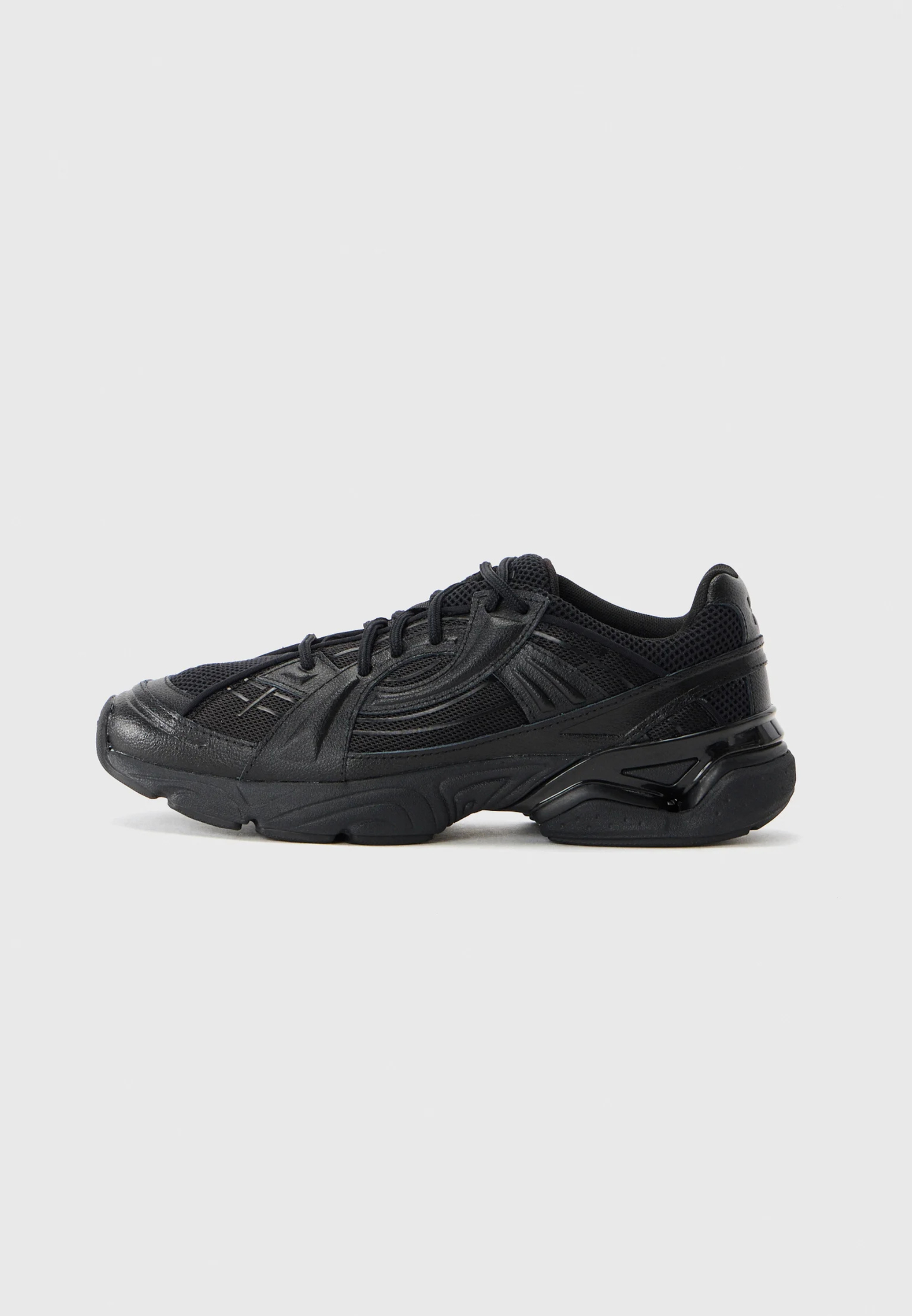UNDER SOLA SNEAKERS
